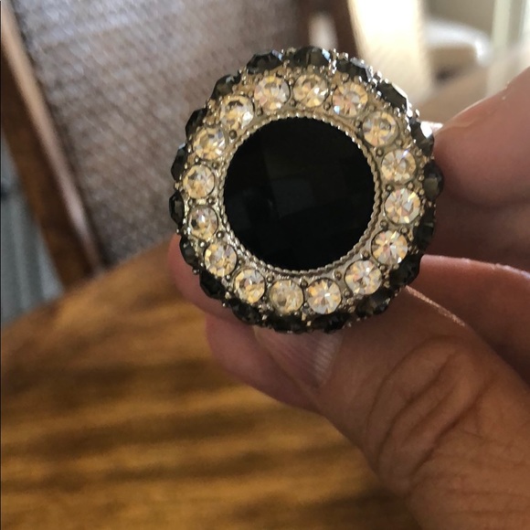 Black stone stretch ring - Picture 2 of 3